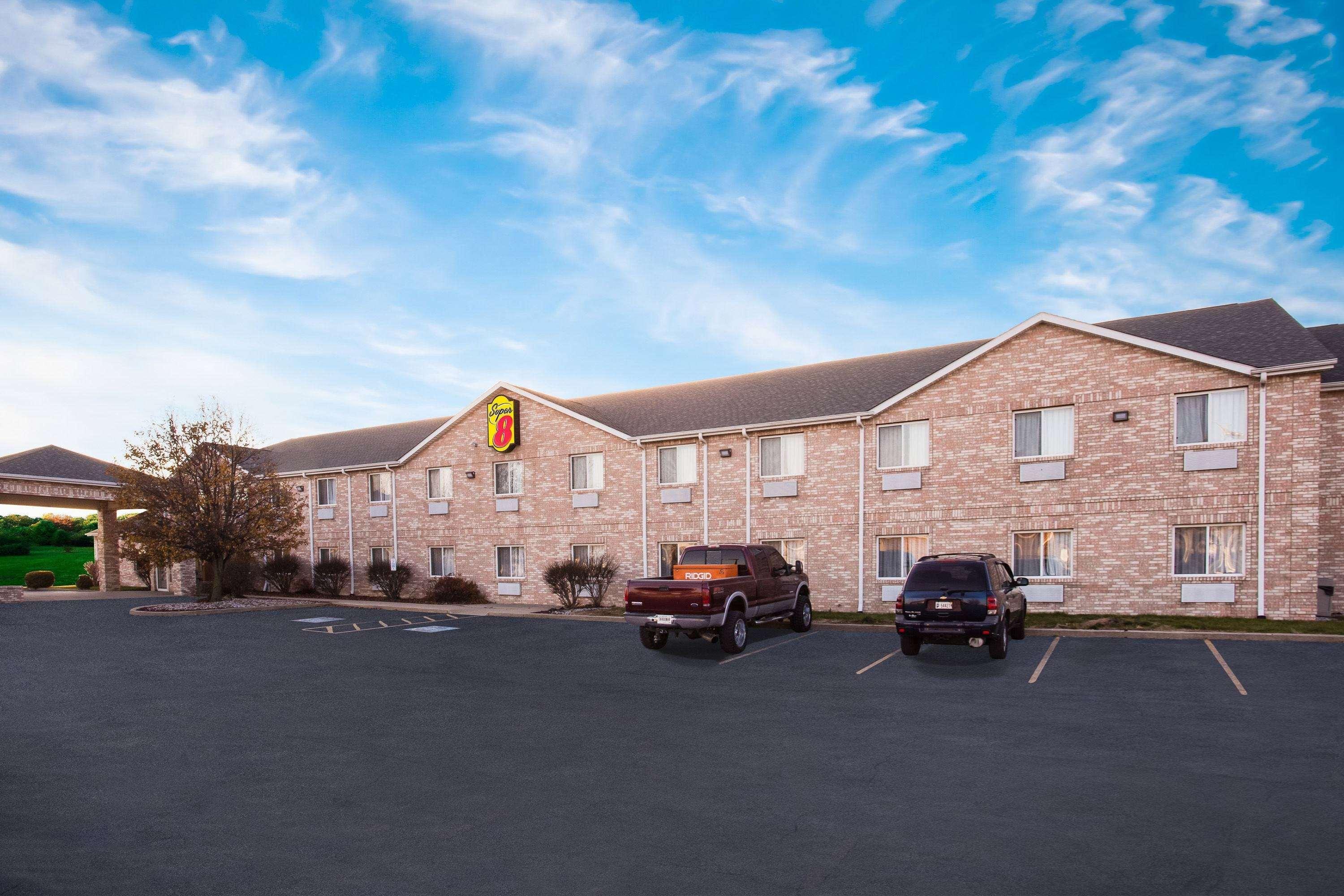 Hotel Super 8 By Wyndham Remington Exterior foto