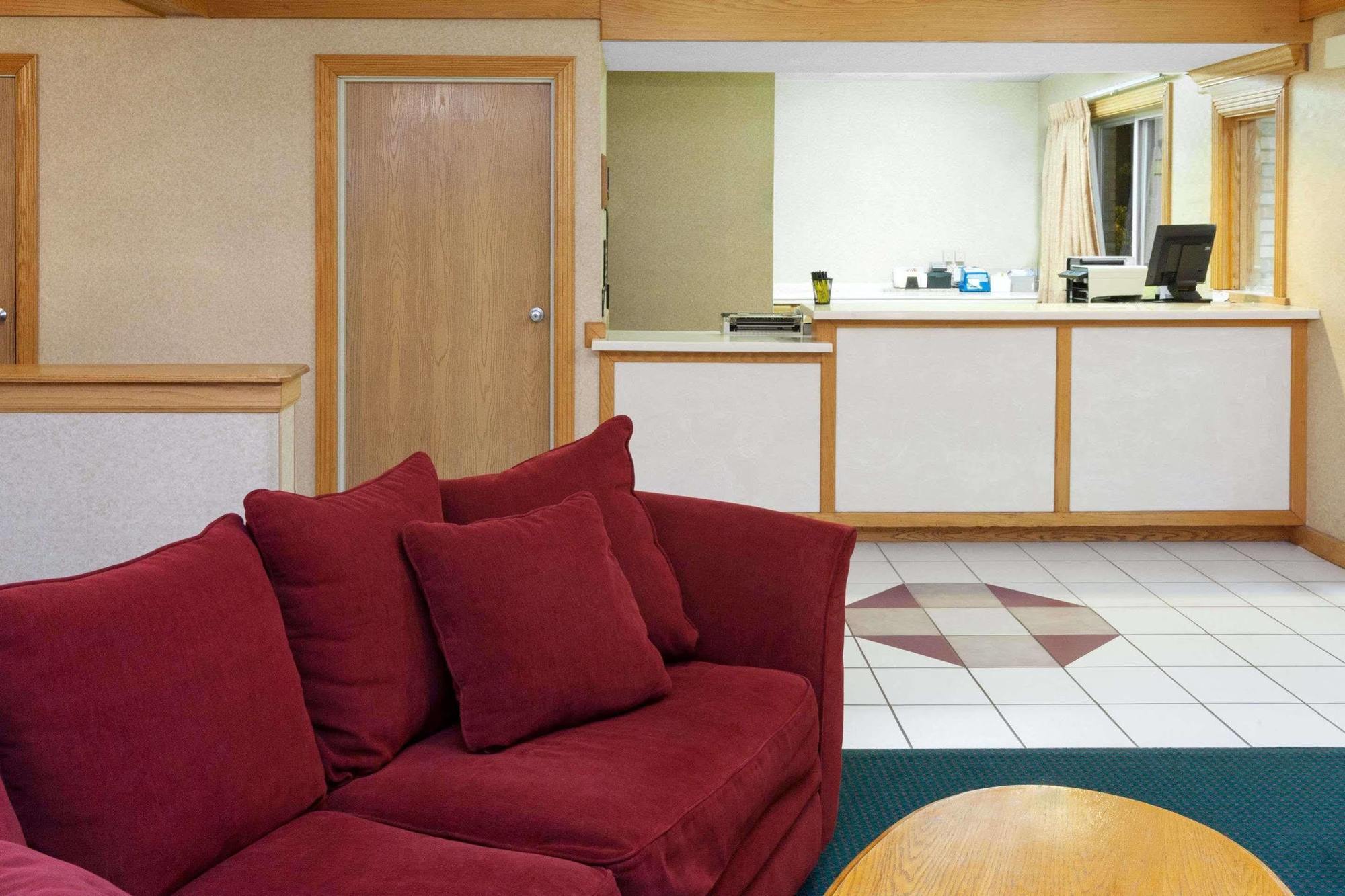 Hotel Super 8 By Wyndham Remington Exterior foto